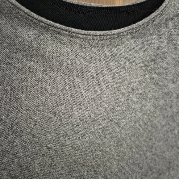 Soft luxurious, 100% 2-ply cashmere Gray Knit Poncho - Picture 7 of 9